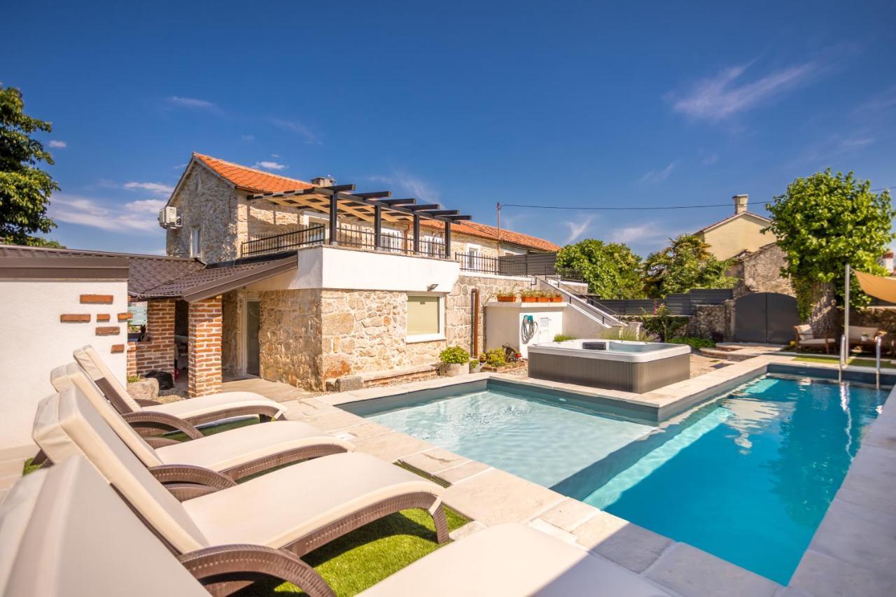 Villa Hrustika - Heated Pool, Jacuzzi & Sauna Gabonjin Exterior photo
