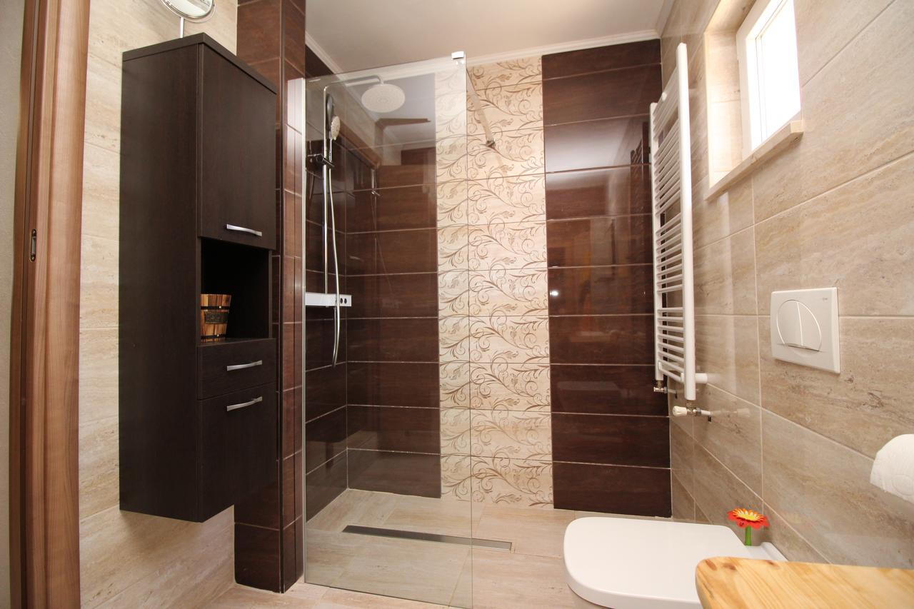 Villa Hrustika - Heated Pool, Jacuzzi & Sauna Gabonjin Exterior photo