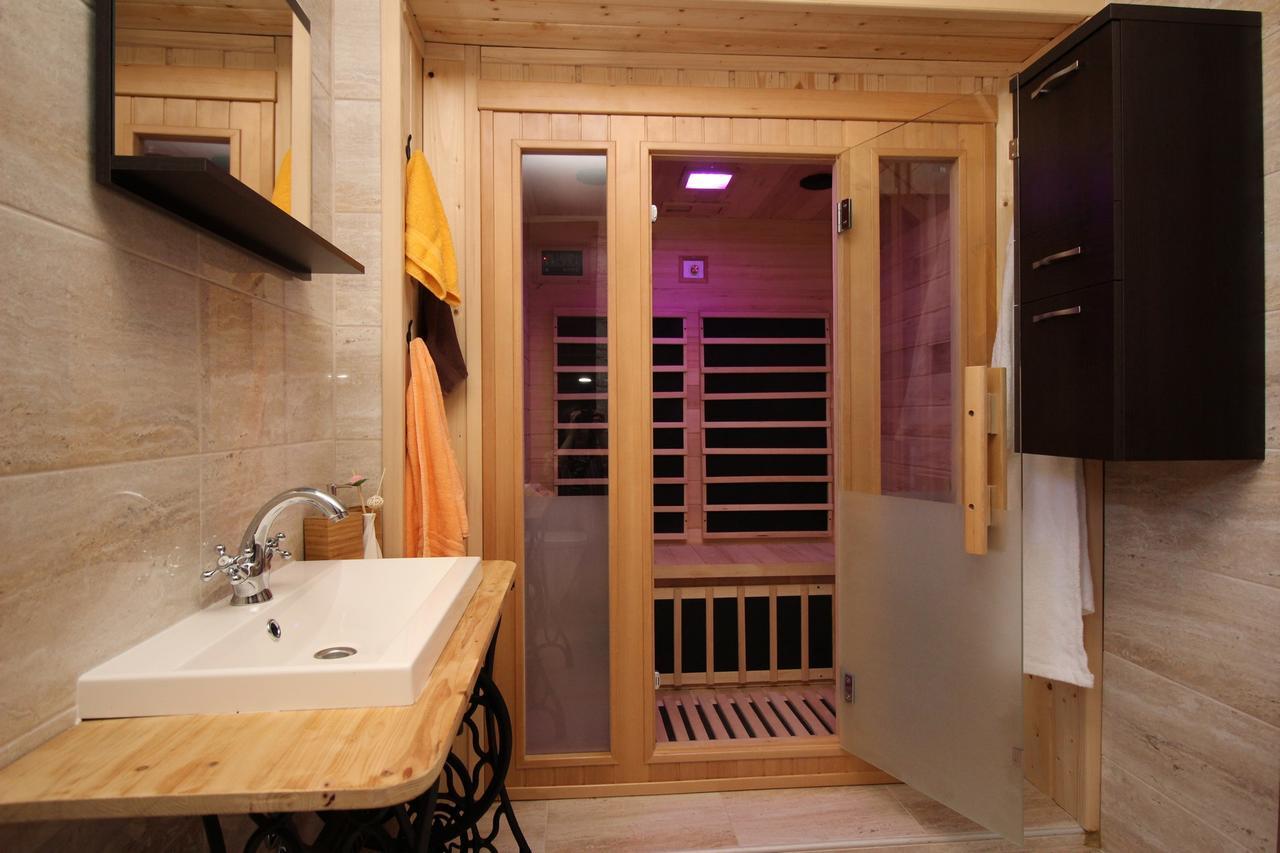 Villa Hrustika - Heated Pool, Jacuzzi & Sauna Gabonjin Exterior photo